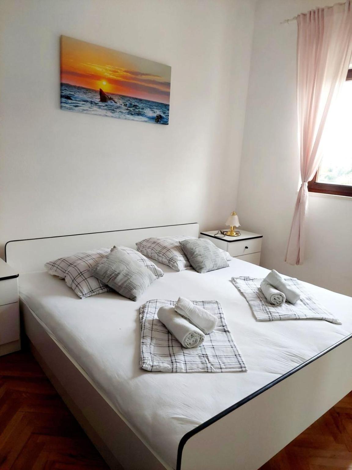 Apartments Pavao Postira Buitenkant foto