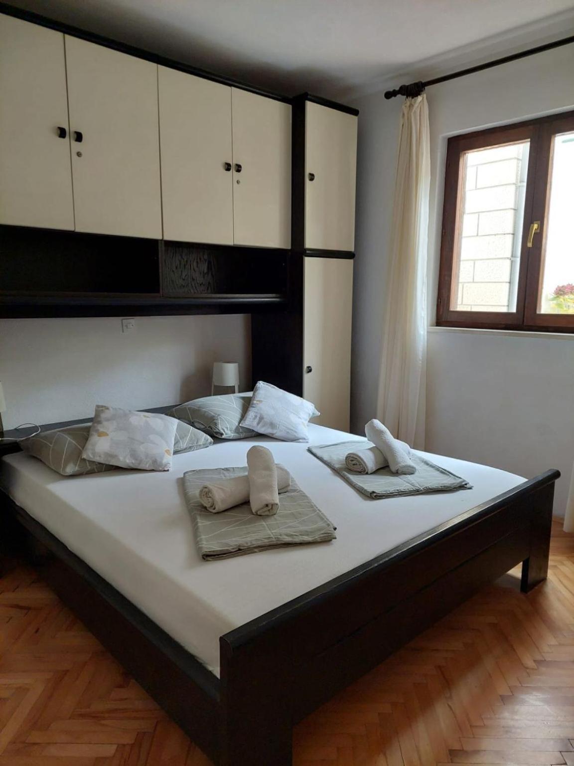 Apartments Pavao Postira Buitenkant foto