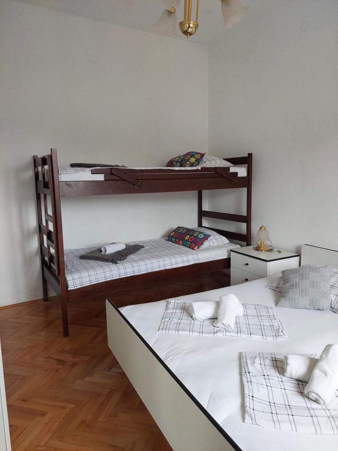 Apartments Pavao Postira Buitenkant foto